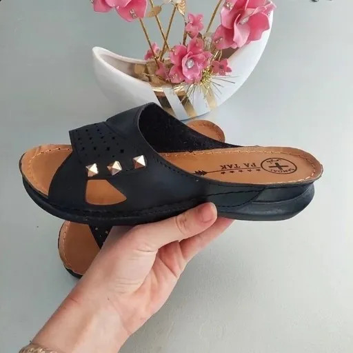 صندل طبی زنانه نگین دار مشکی با کفی آناتومیک و زیره ضد لغزش