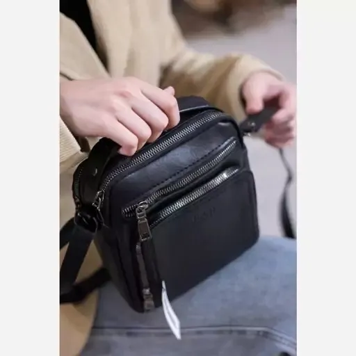کیف دوشی مردانه جیپ مدل 5 زیپ سایز پاسپورتی رنگ مشکی و عسلی