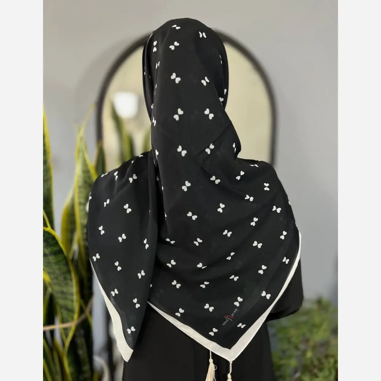 روسری سوپر نخ قواره 140 طرح رزیتا برند میس رز