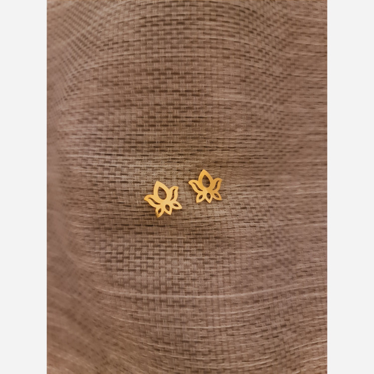 گوشواره طلا 18 عیار طرح گل لوتوس
