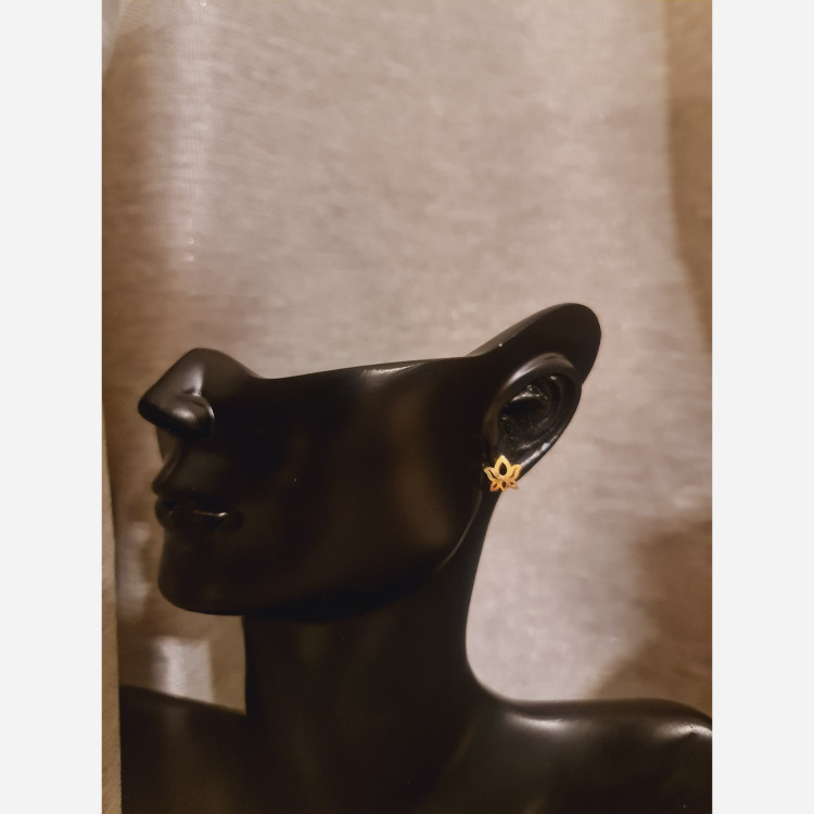 گوشواره طلا 18 عیار طرح گل لوتوس