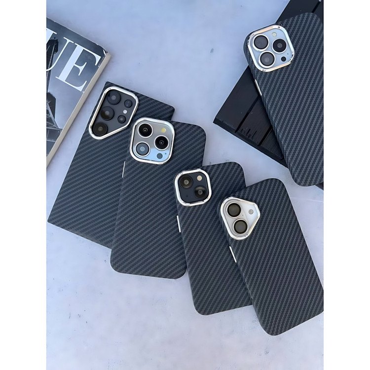 کاور مدل Carbonix مناسب برای گوشی موبایل اپل iPhone 16 Pro Max
