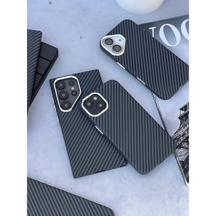 کاور مدل Carbonix مناسب برای گوشی موبایل اپل iPhone 13