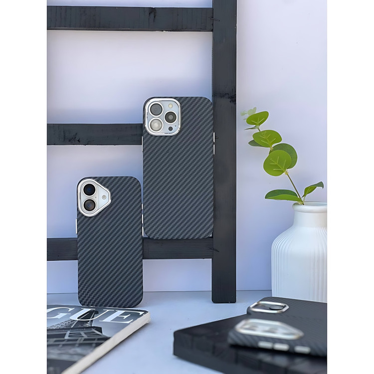 کاور مدل Carbonix مناسب برای گوشی موبایل اپل iPhone 15