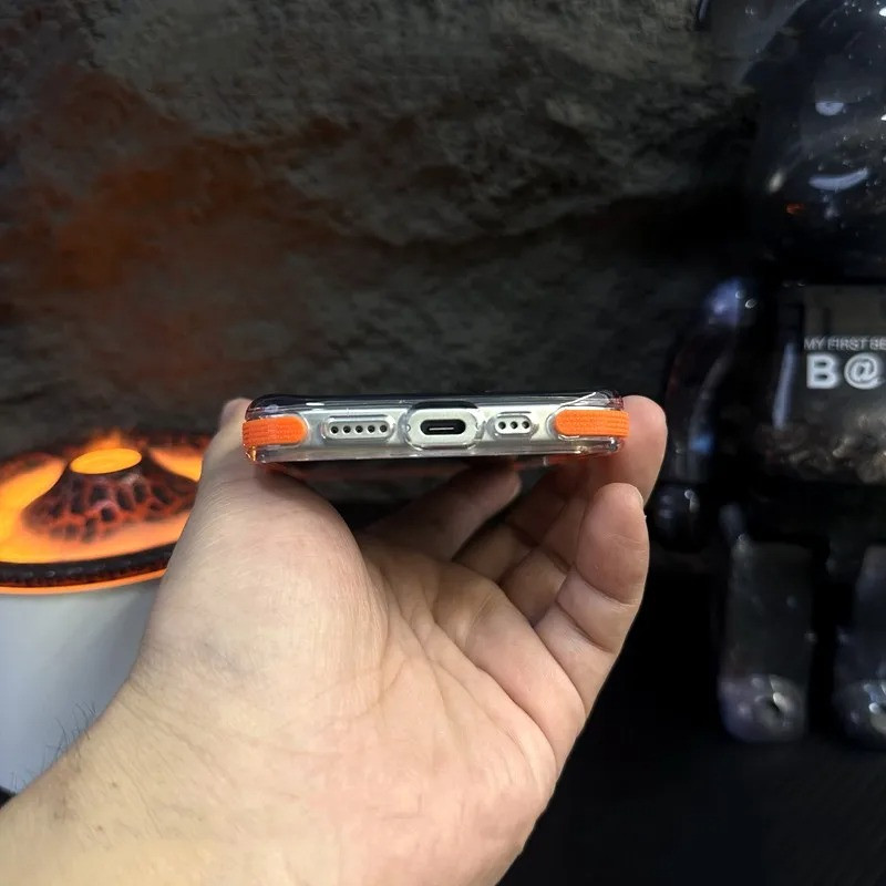 کاور مدل CarbonCore مناسب برای گوشی موبایل اپل iPhone 15 Pro