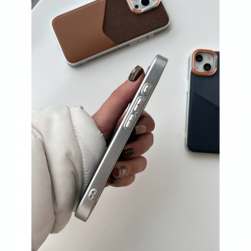 کاور مدل Alcantara مناسب برای گوشی موبایل اپل iPhone 16 Pro