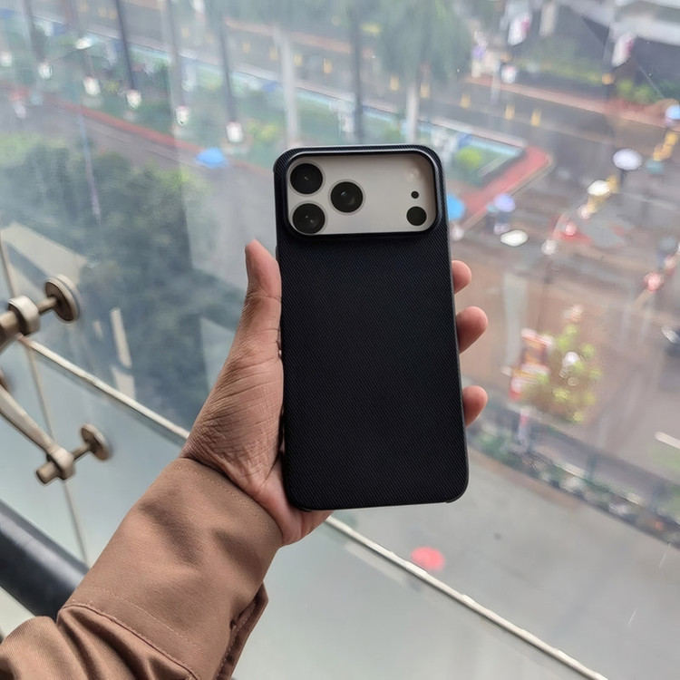 کاور ایکس لول مدل NeoGrid مناسب برای گوشی موبایل اپل iPhone 17 Pro