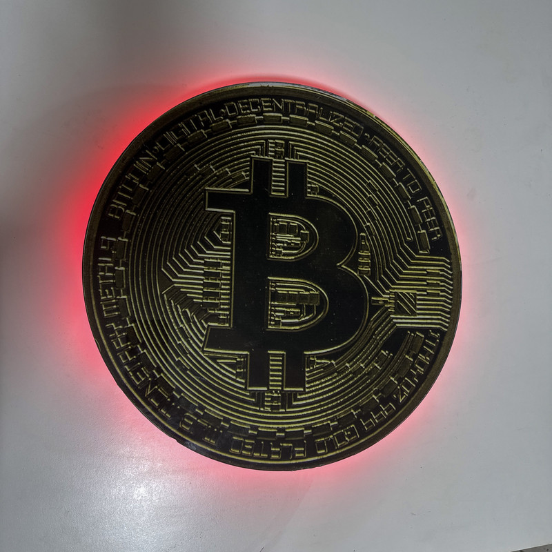 چراغ دیواری مدل ارز دیجیتال طرح بیت کوین