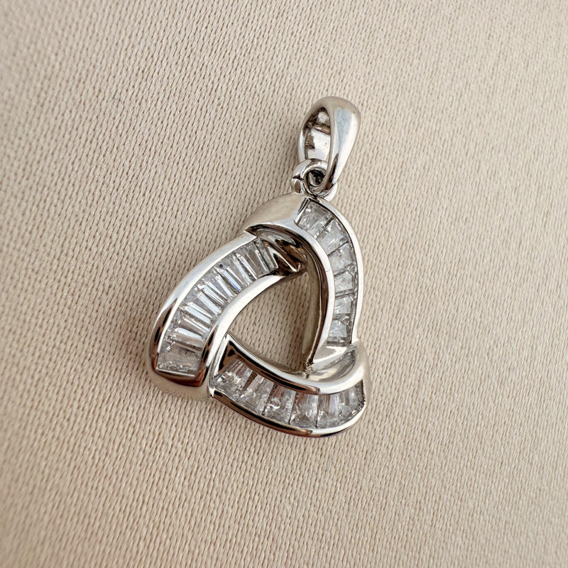 آویز گردنبند زنانه مثلثی ژوپینگ مدل X001062967