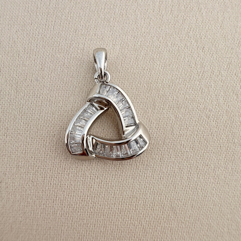 آویز گردنبند زنانه مثلثی ژوپینگ مدل X001062967