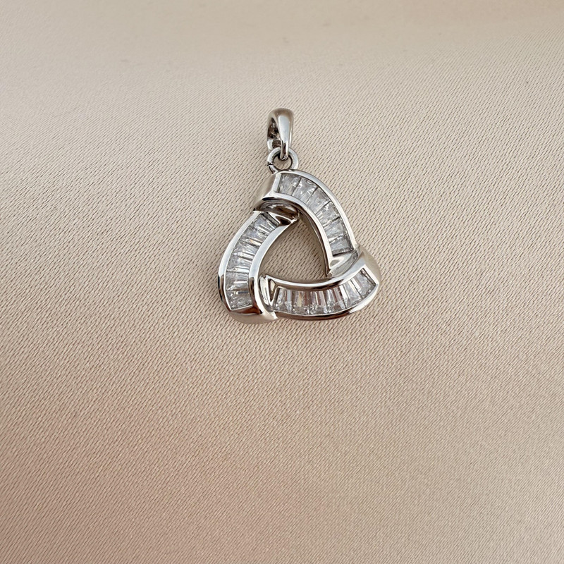 آویز گردنبند زنانه مثلثی ژوپینگ مدل X001062967